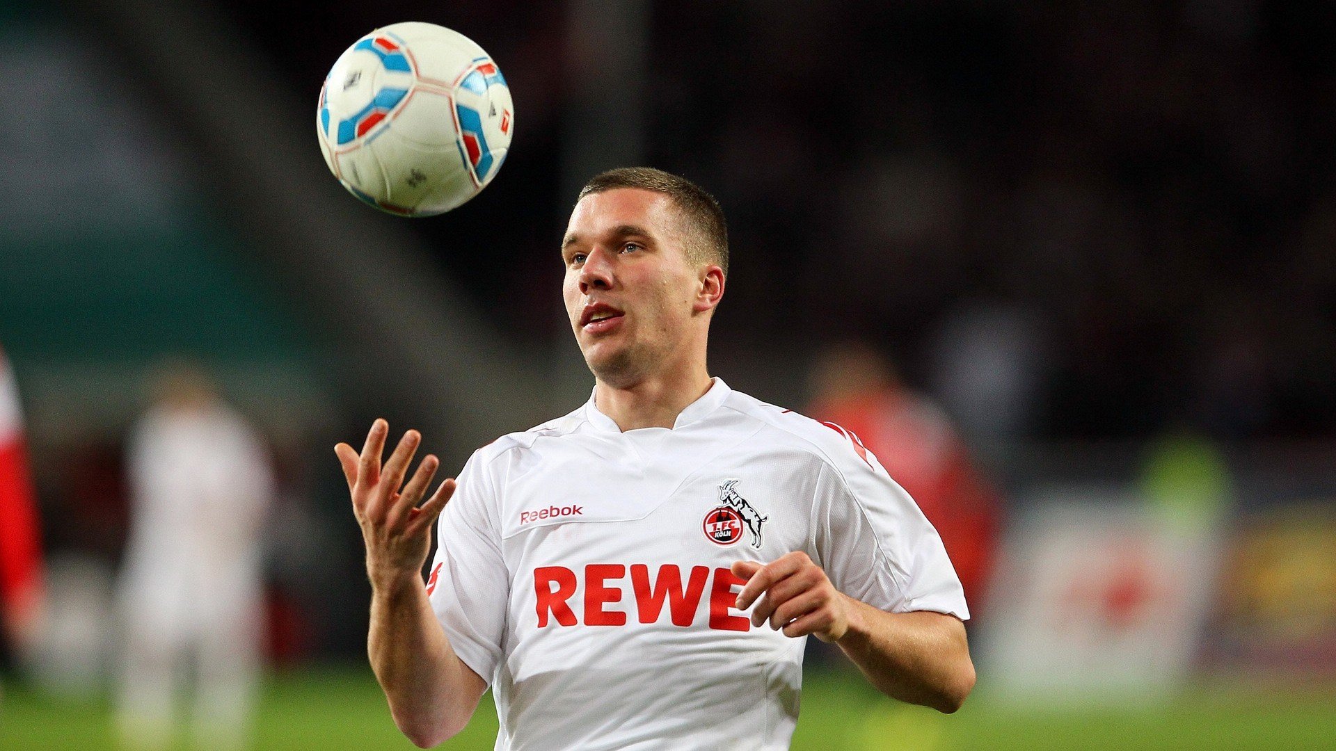 _极地白雪滑雪板：在极端环境中迎接挑战_，极地冰雪图片