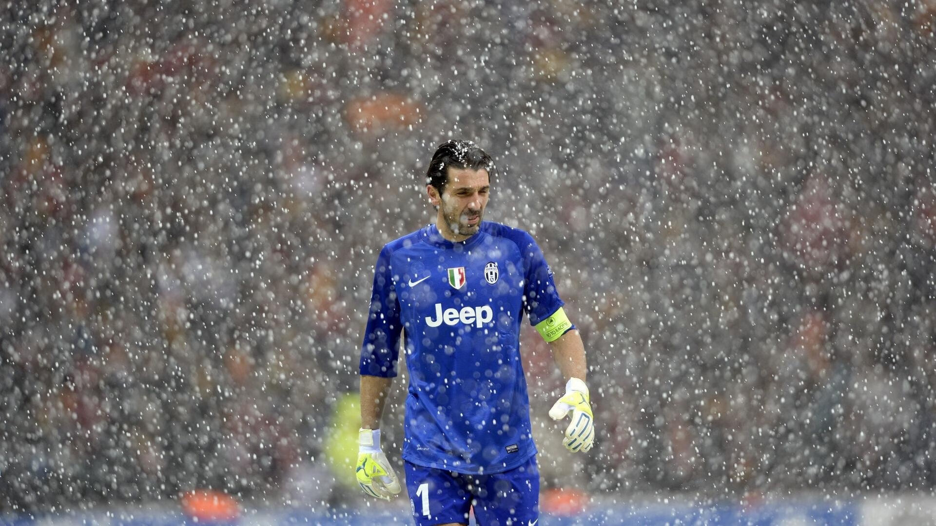 拜仁慕尼黑客场1-1战平沙尔克04，遭遇平局，拜仁慕尼黑客场球衣19-20